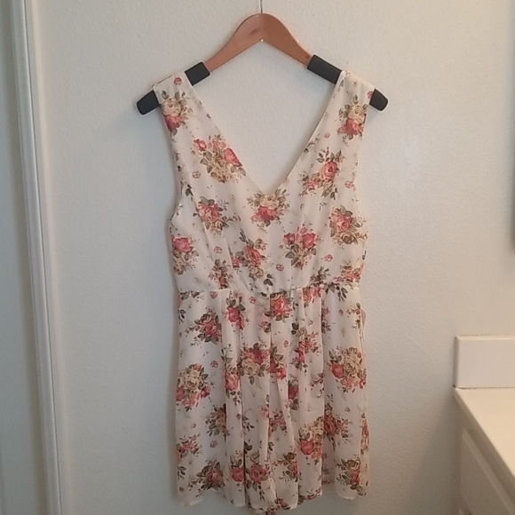 🌻 CUTE ROMPER 🌻 - Picture 1 of 6